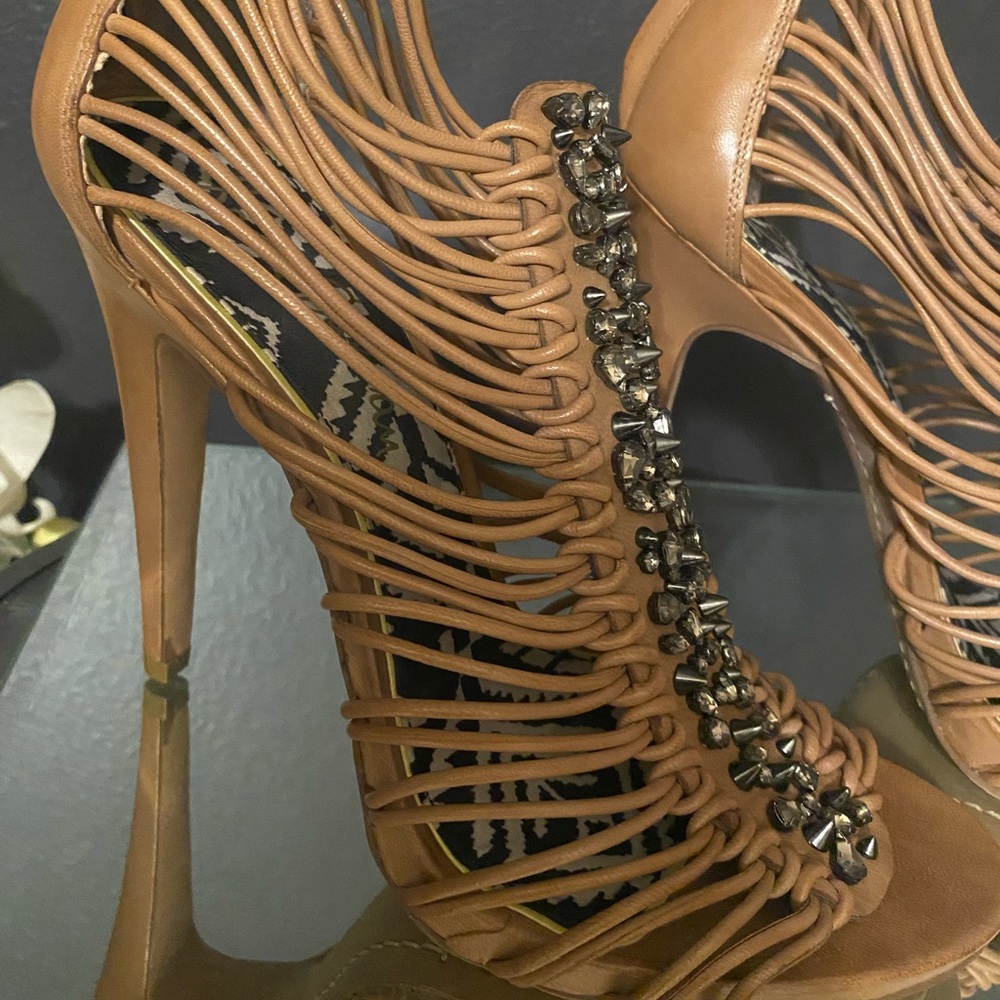 Nude strappy sandal